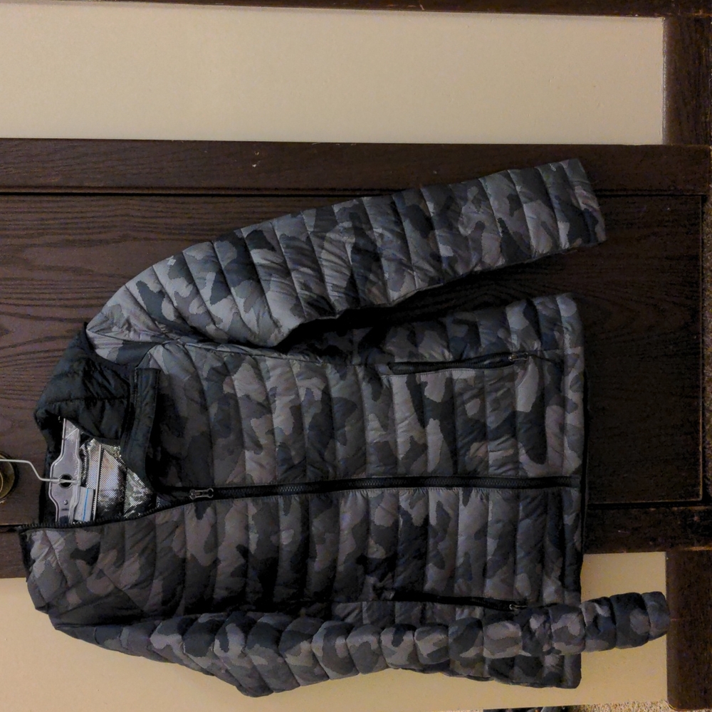 Like new Columbia camo puffer coat medium